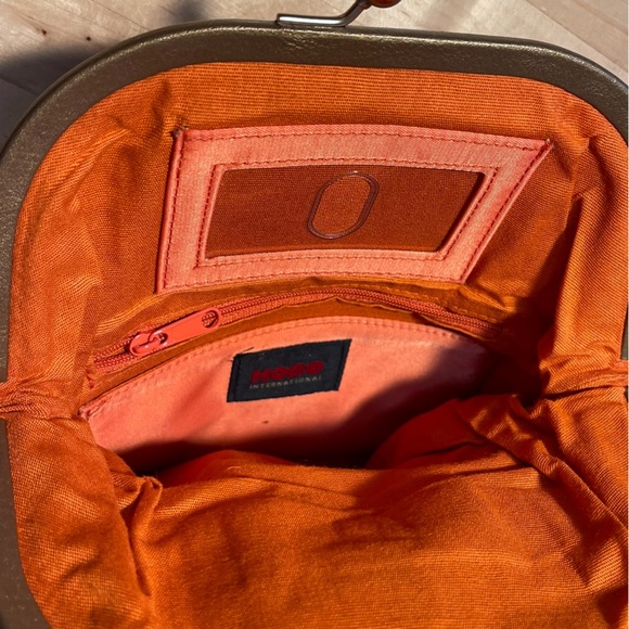 HOBO copper color leather fold in wristlet with kiss lock main closure - Picture 10 of 12